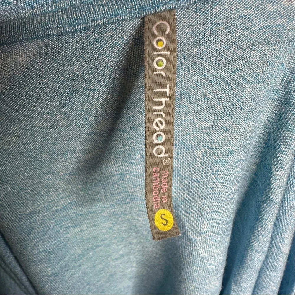 Color Thread Blue Top 🪜 - Picture 3 of 3